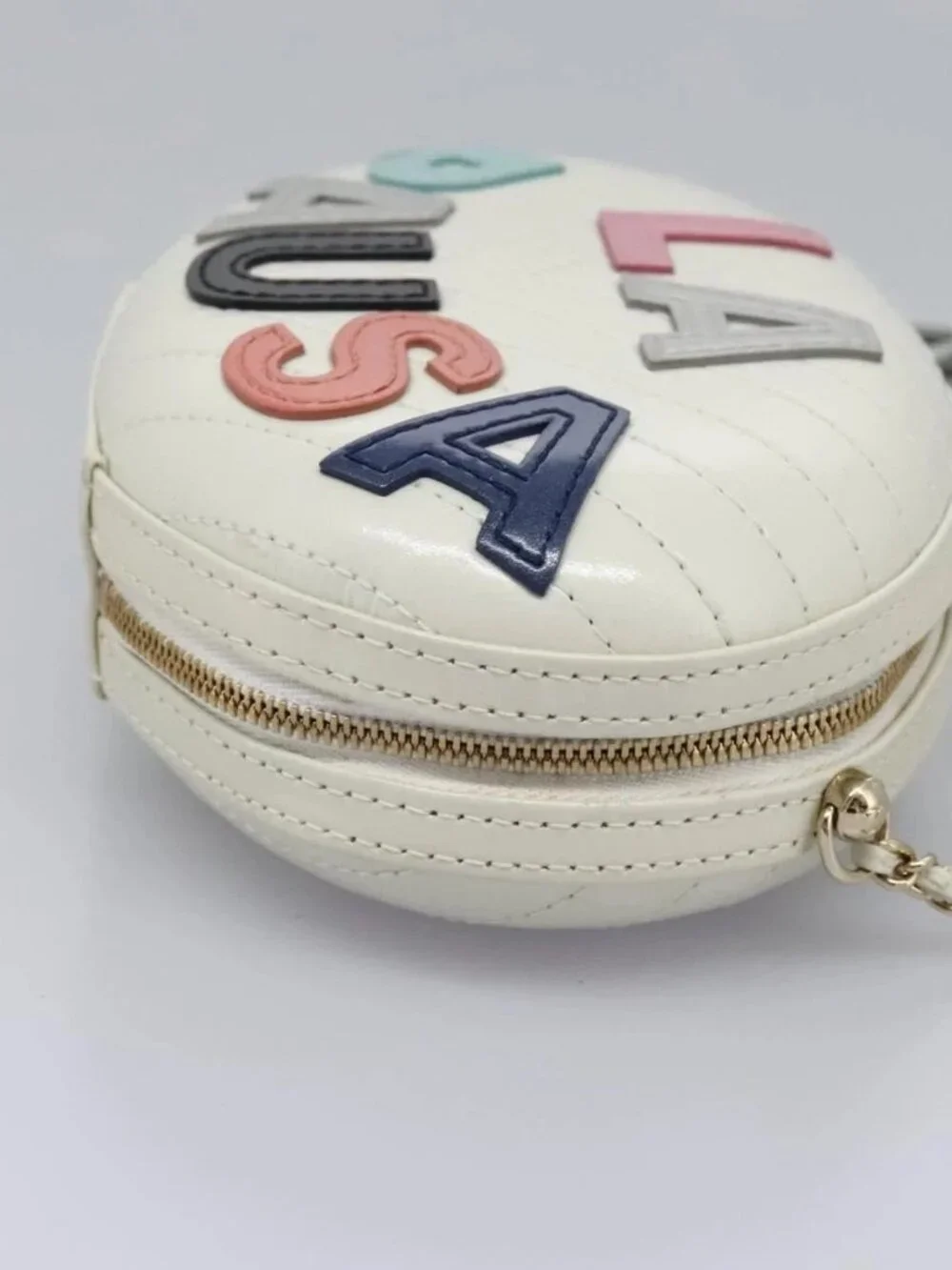 CHANEL V Stitch LA PAUSA Chain Shoulder Bag Leather White CC Auth bs23014SAV